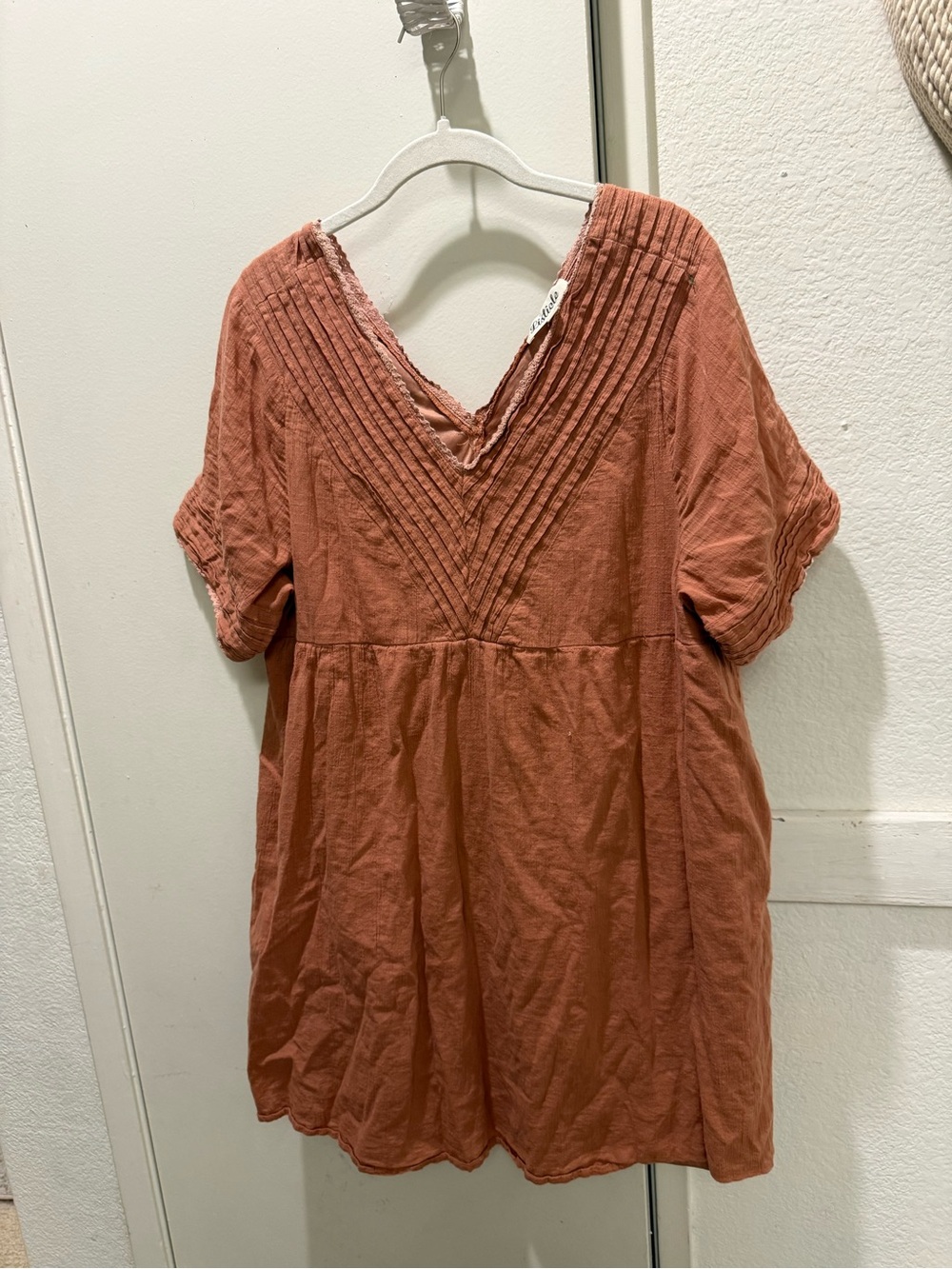 Listicle V-Neck Pintuck Tunic mini dress Rust burnt orange large